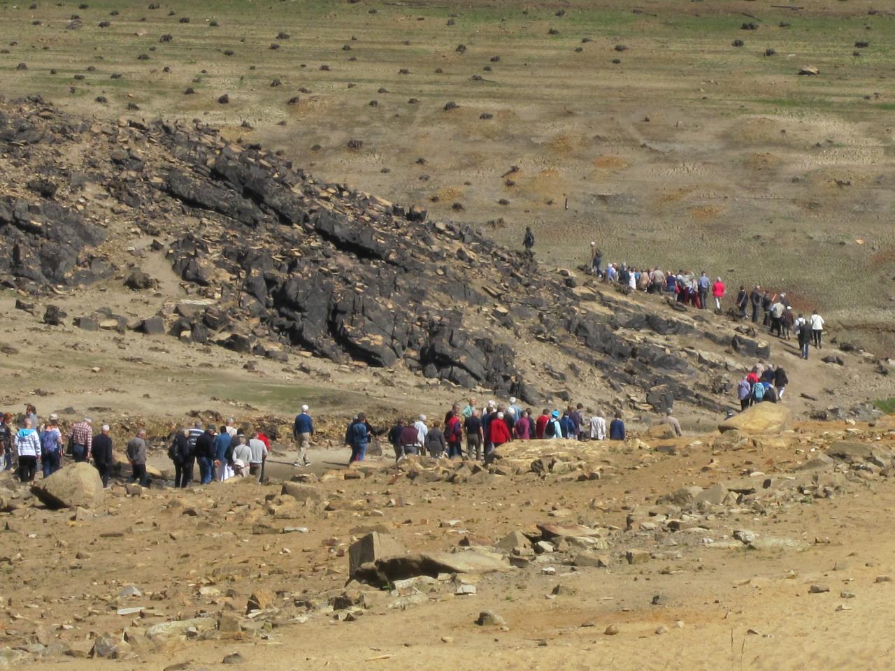 La foule envahi le piton rocheux