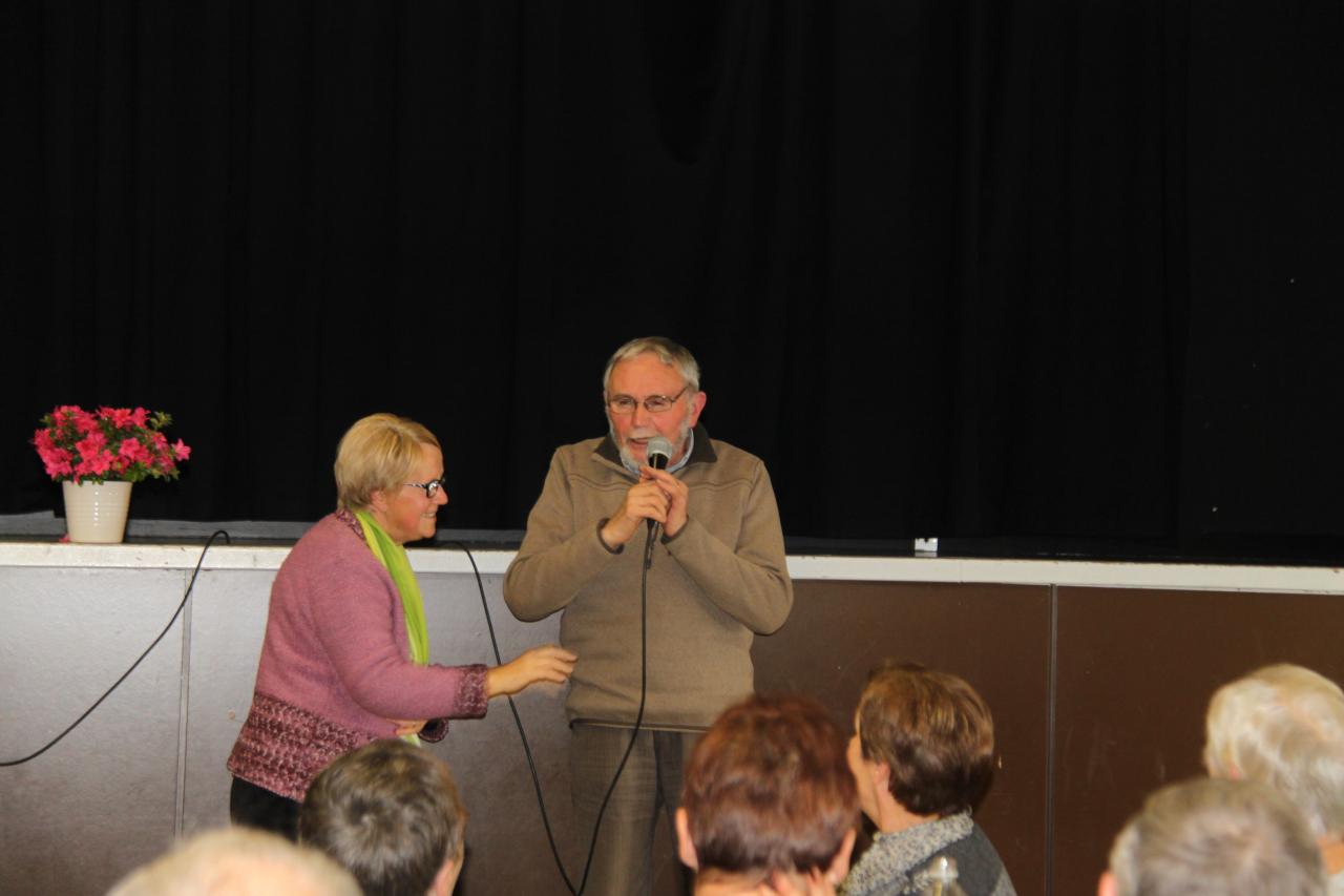 Jo  mime son histoire