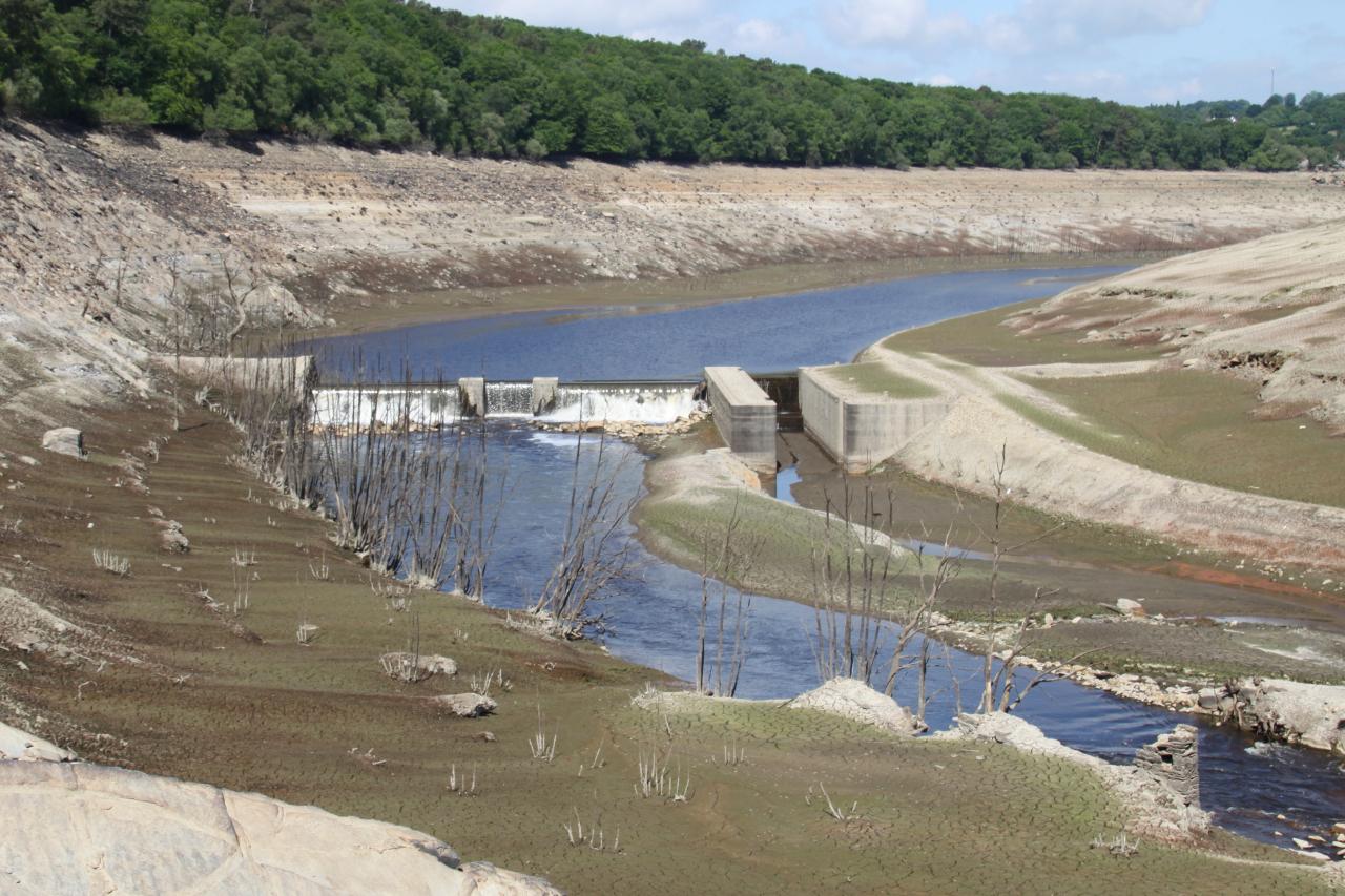 Ecluse et retenue d'eau