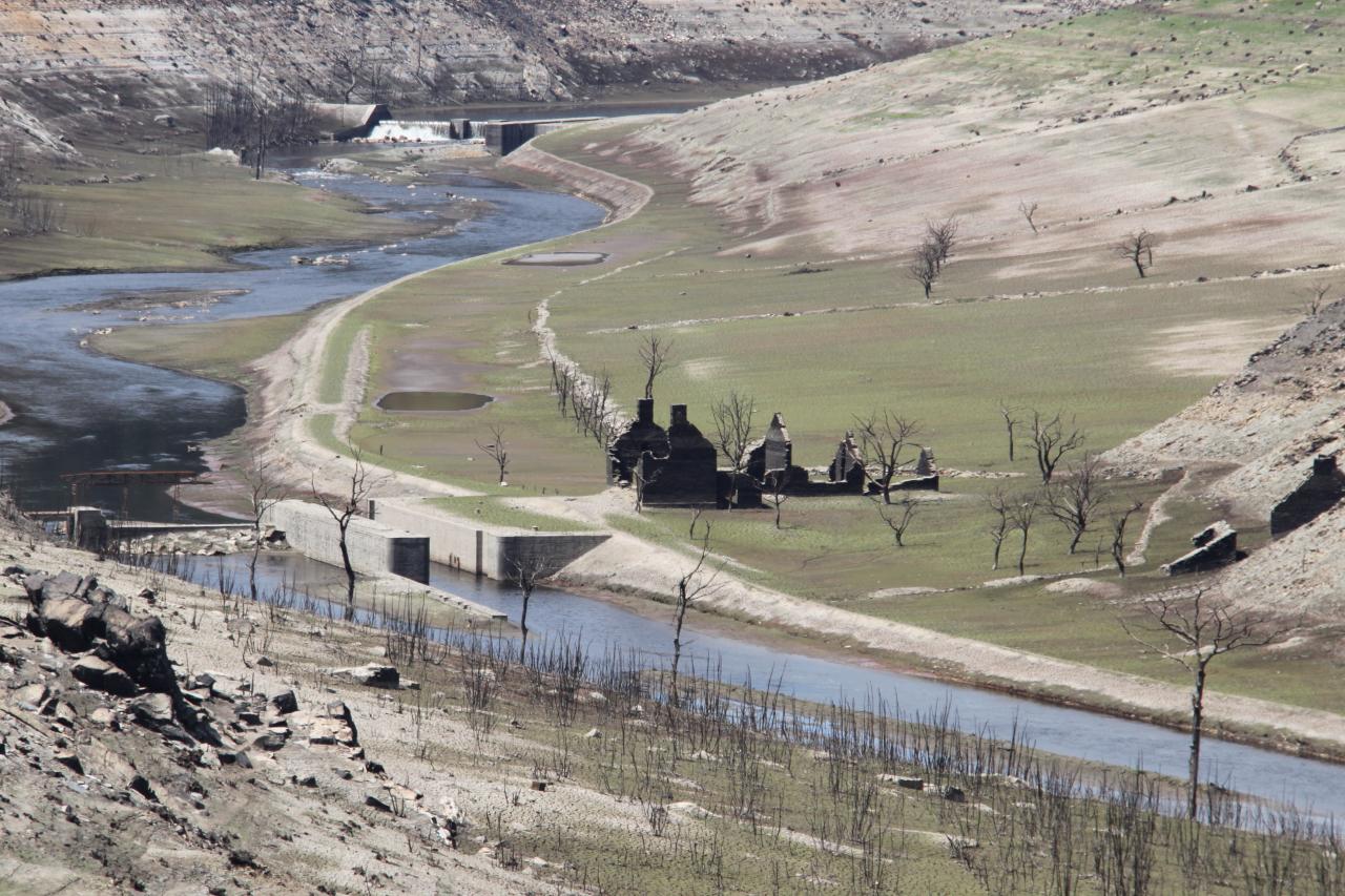 Les maisons et les écluses