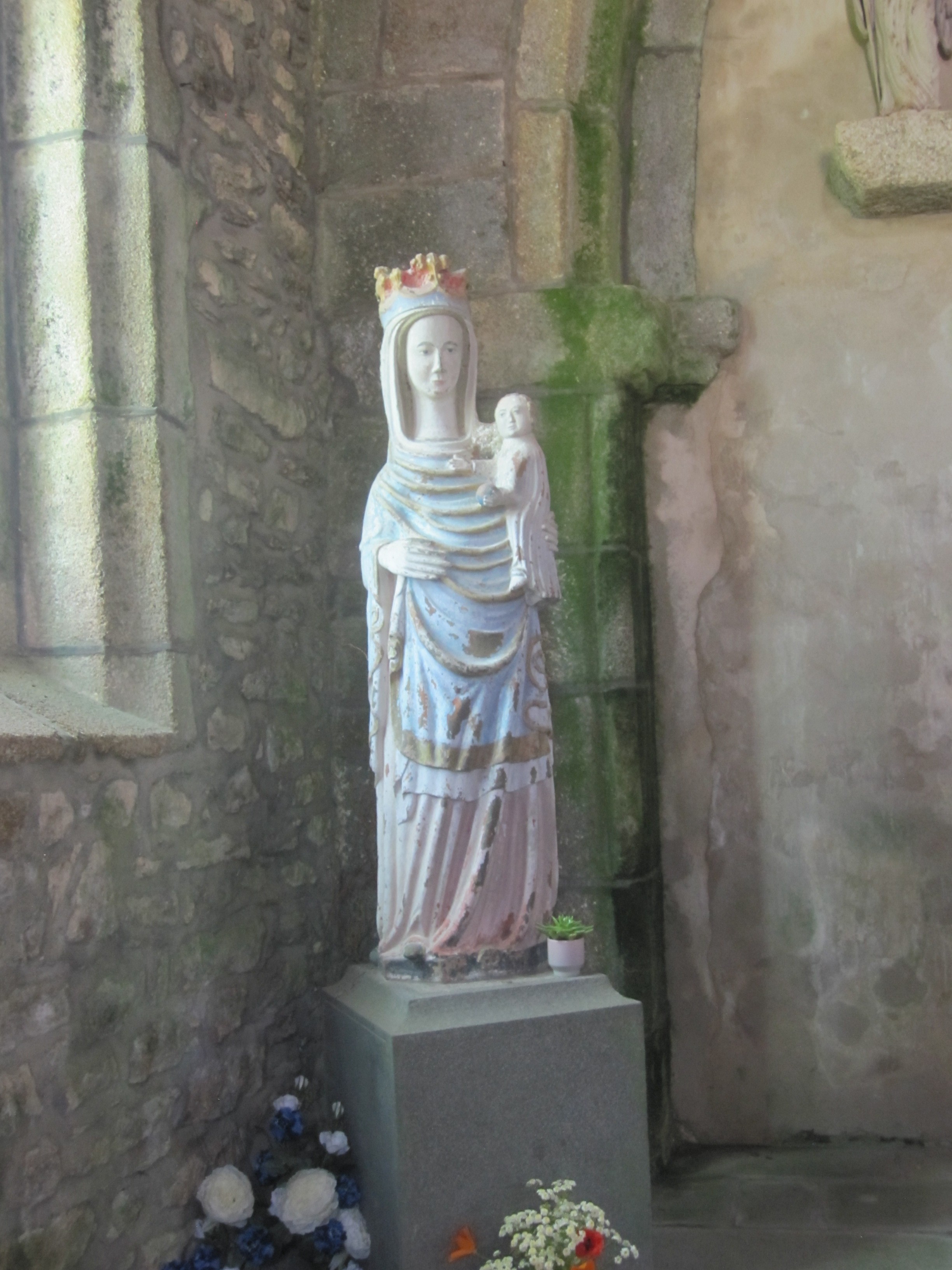 Statue dans la chapelle